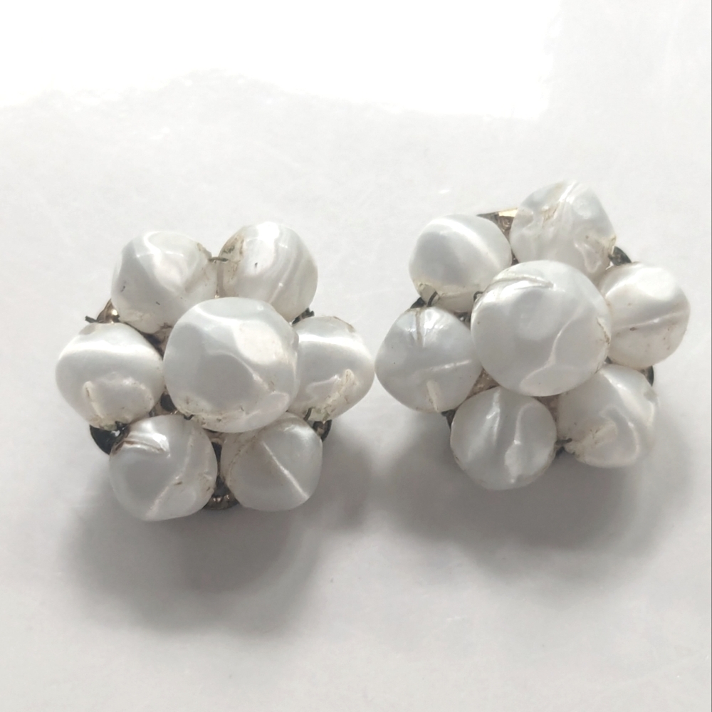Vintage Estate 50s Retro Marbled Beaded Wired Cluster Clip On Earrings